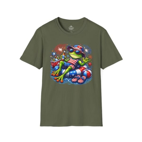 12203576715573941981_2048.jpeg Fourth of July Patriotic Frog with Beer T-Shirt — Relaxing American Flag Pool Float Design